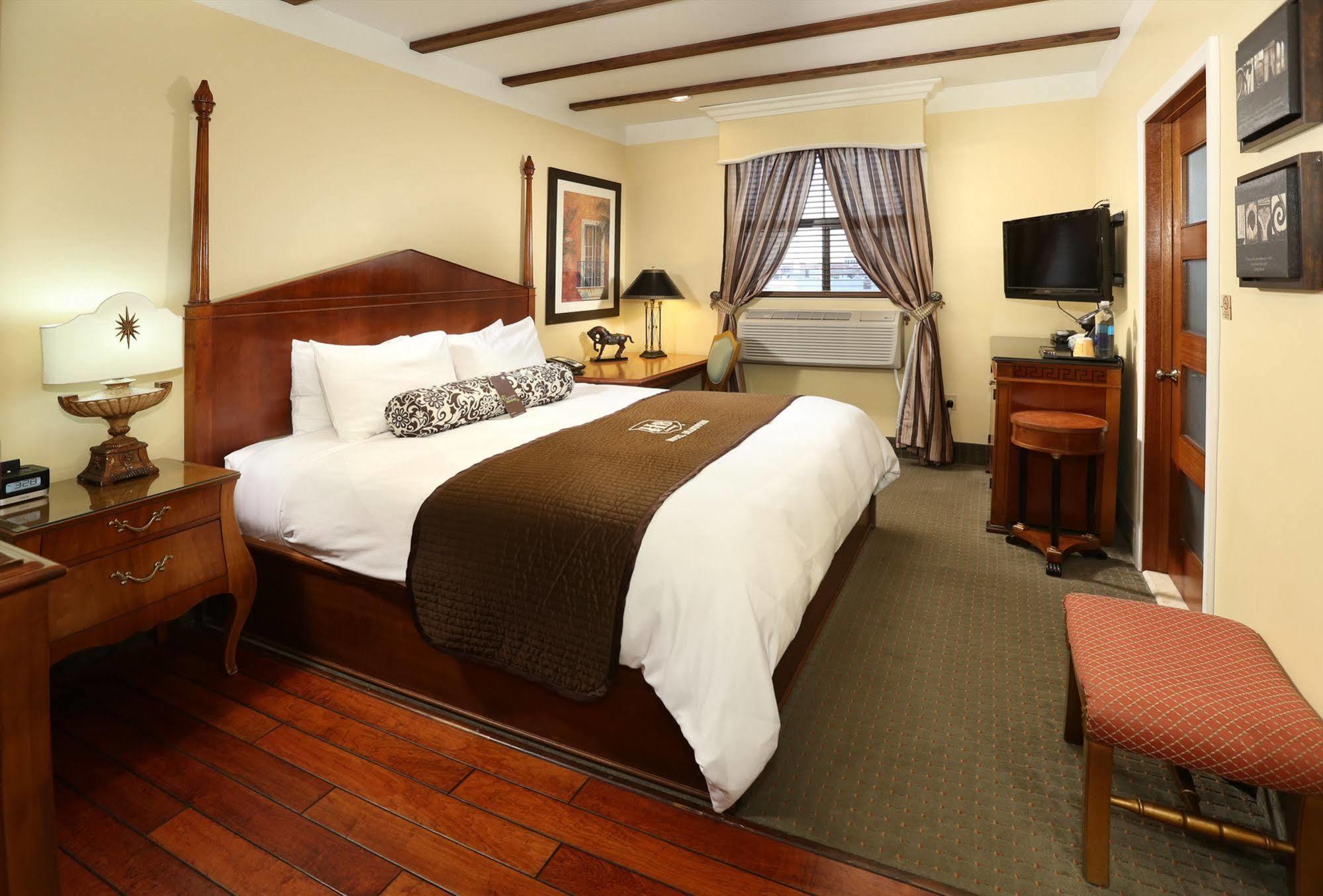 Brand Plaza Hotel Glendale Exterior photo