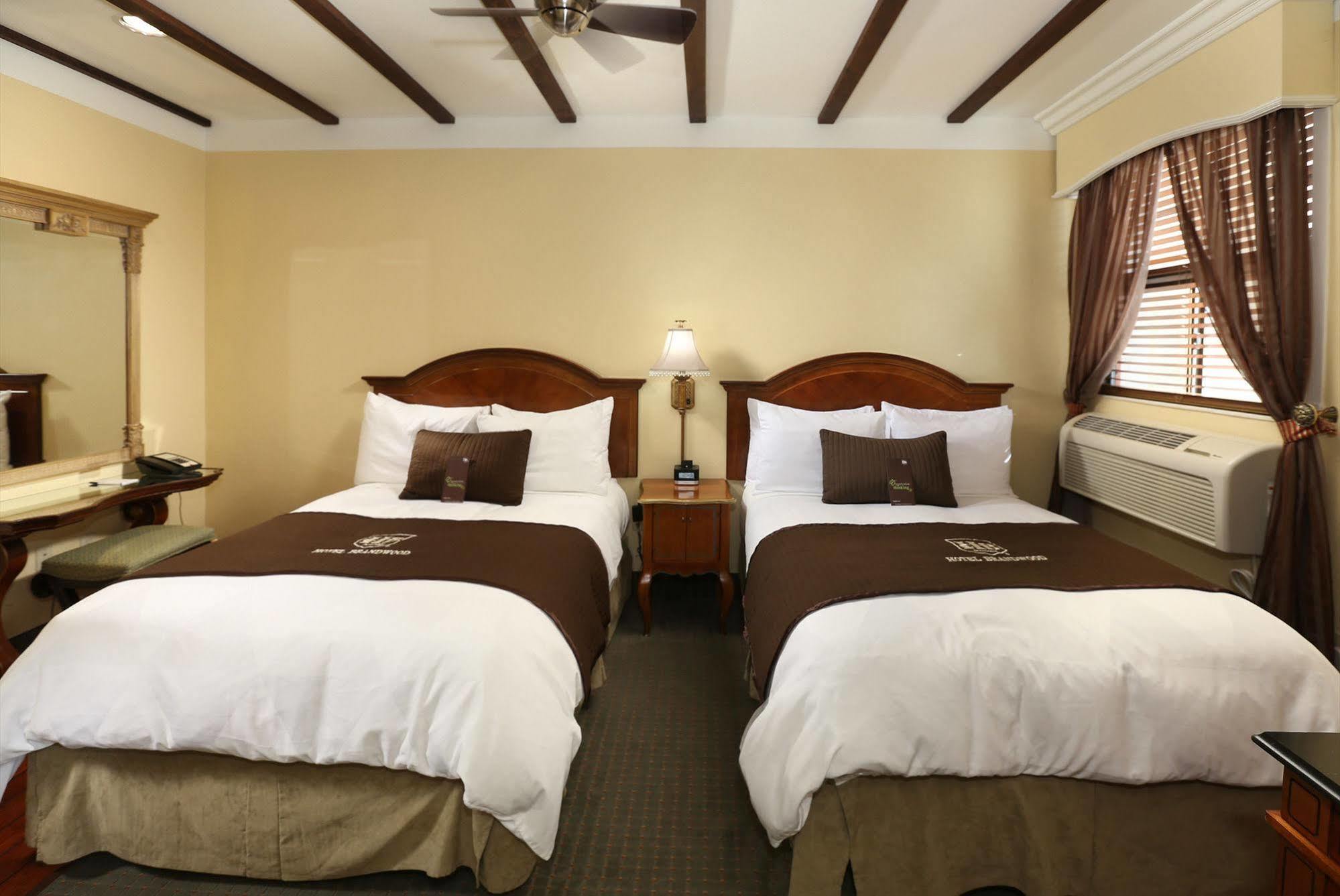 Brand Plaza Hotel Glendale Exterior photo