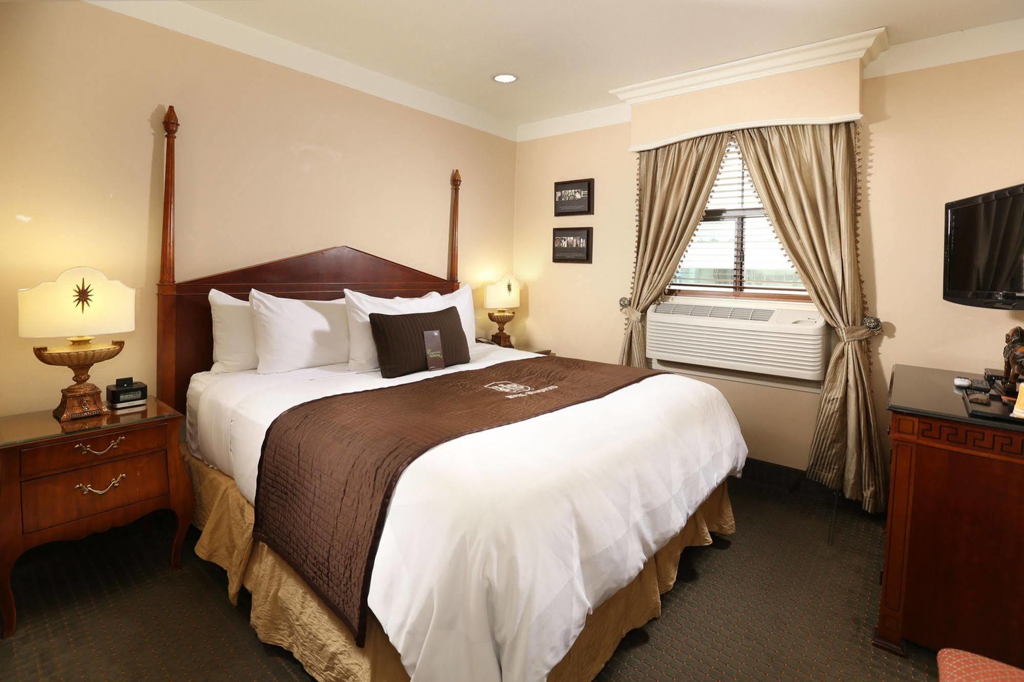 Brand Plaza Hotel Glendale Exterior photo