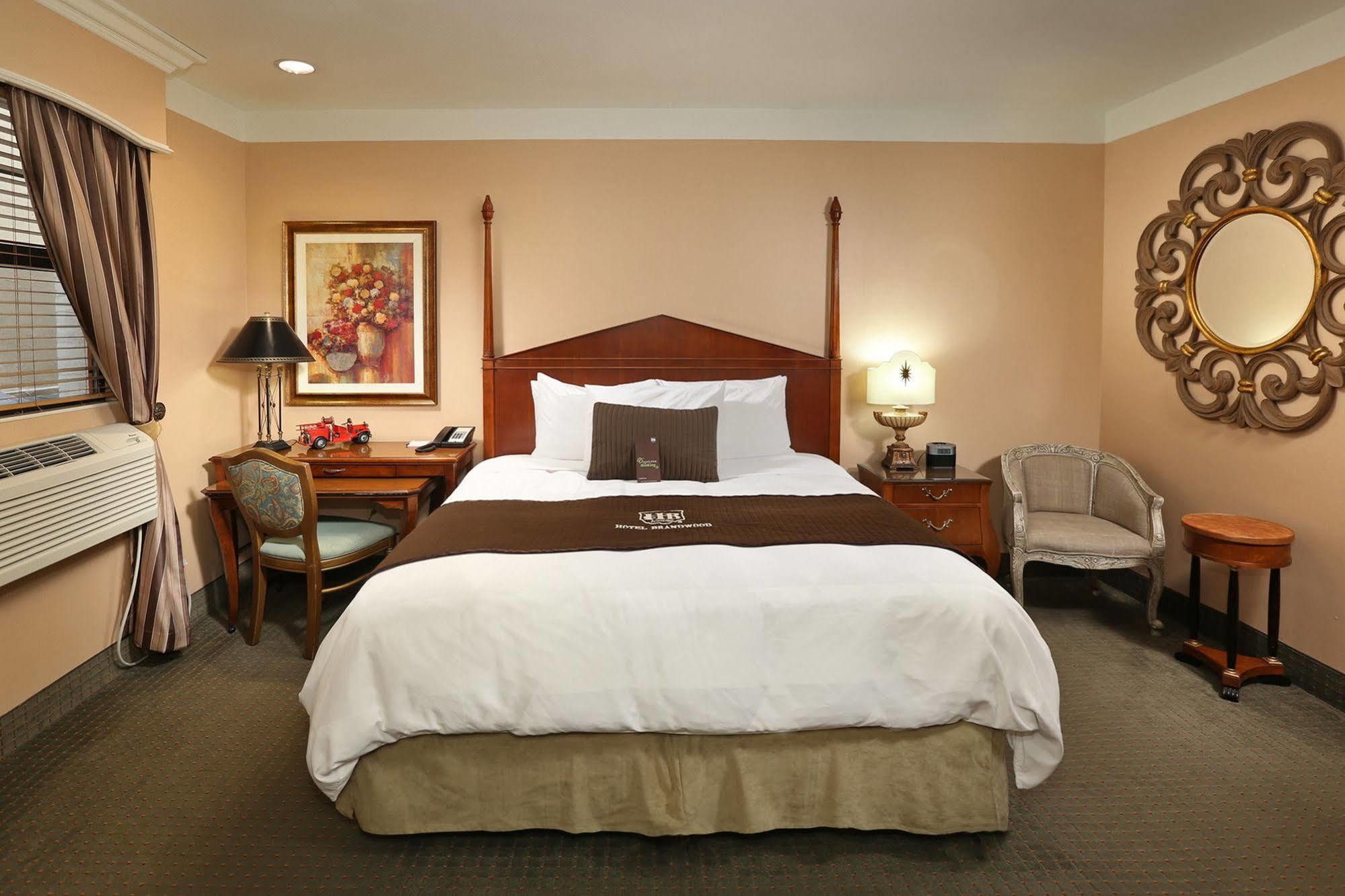 Brand Plaza Hotel Glendale Exterior photo